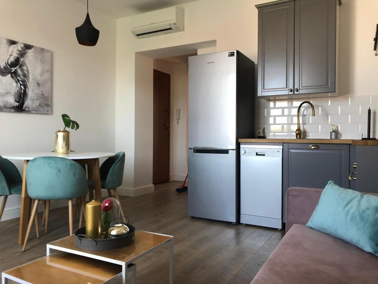 Romantic Apartment With Balcony Split Bagian luar foto