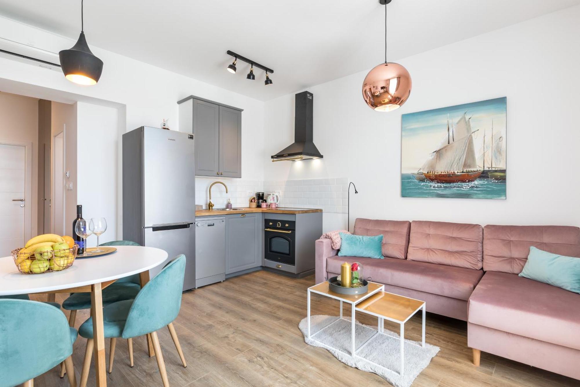 Romantic Apartment With Balcony Split Bagian luar foto
