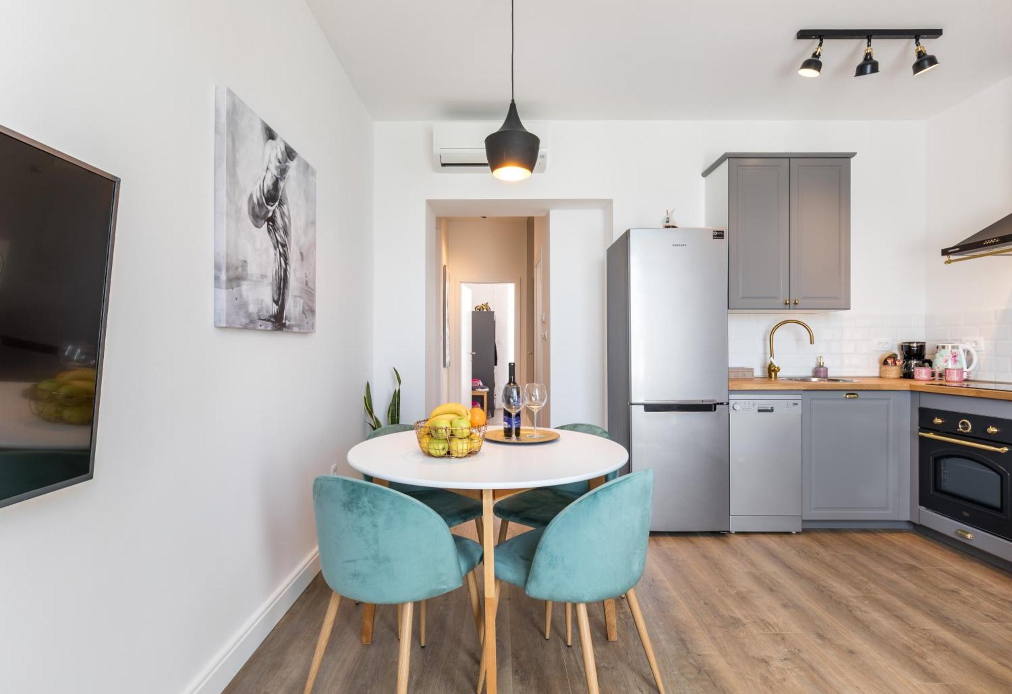 Romantic Apartment With Balcony Split Bagian luar foto