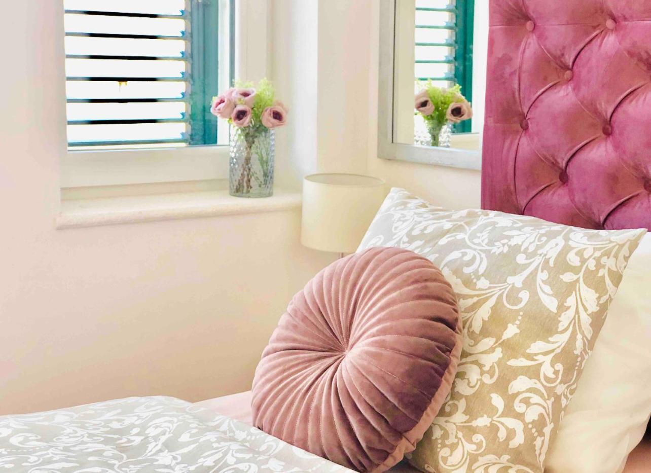 Romantic Apartment With Balcony Split Bagian luar foto